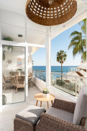 Stunning Beachfront apartment with Sea Views